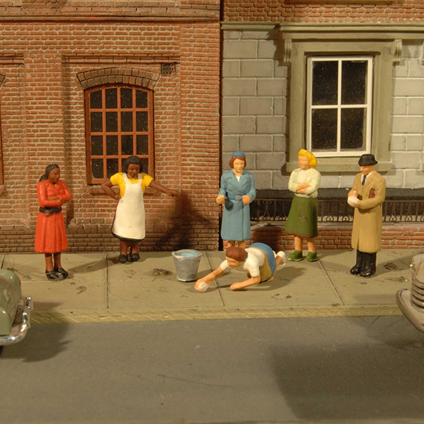 N Miniature Sidewalk People Figures (BAC33267)