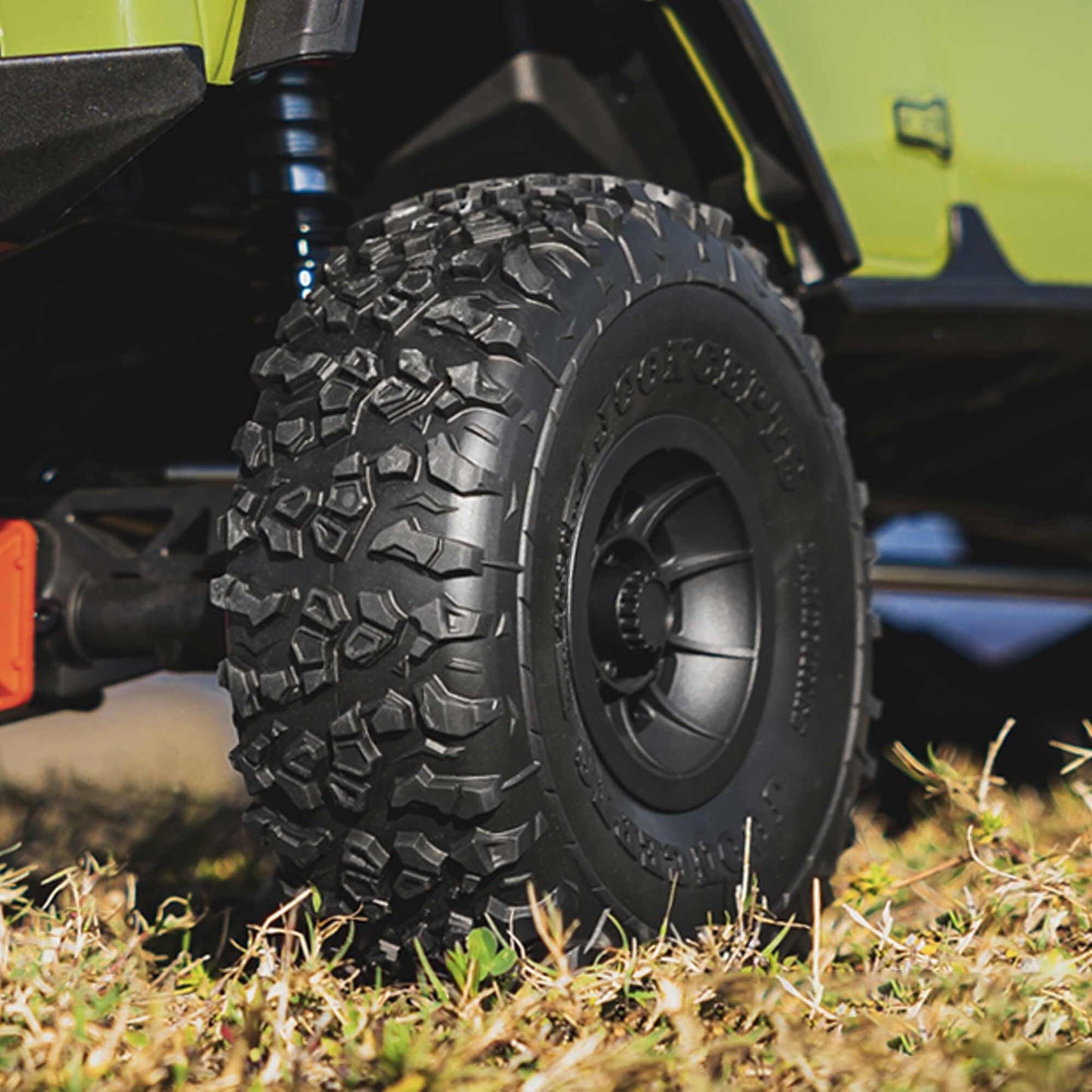 1/6 Tusk Scale Country 2.9" Crawler Tires with Inserts (Green Compound) (JCO403002)