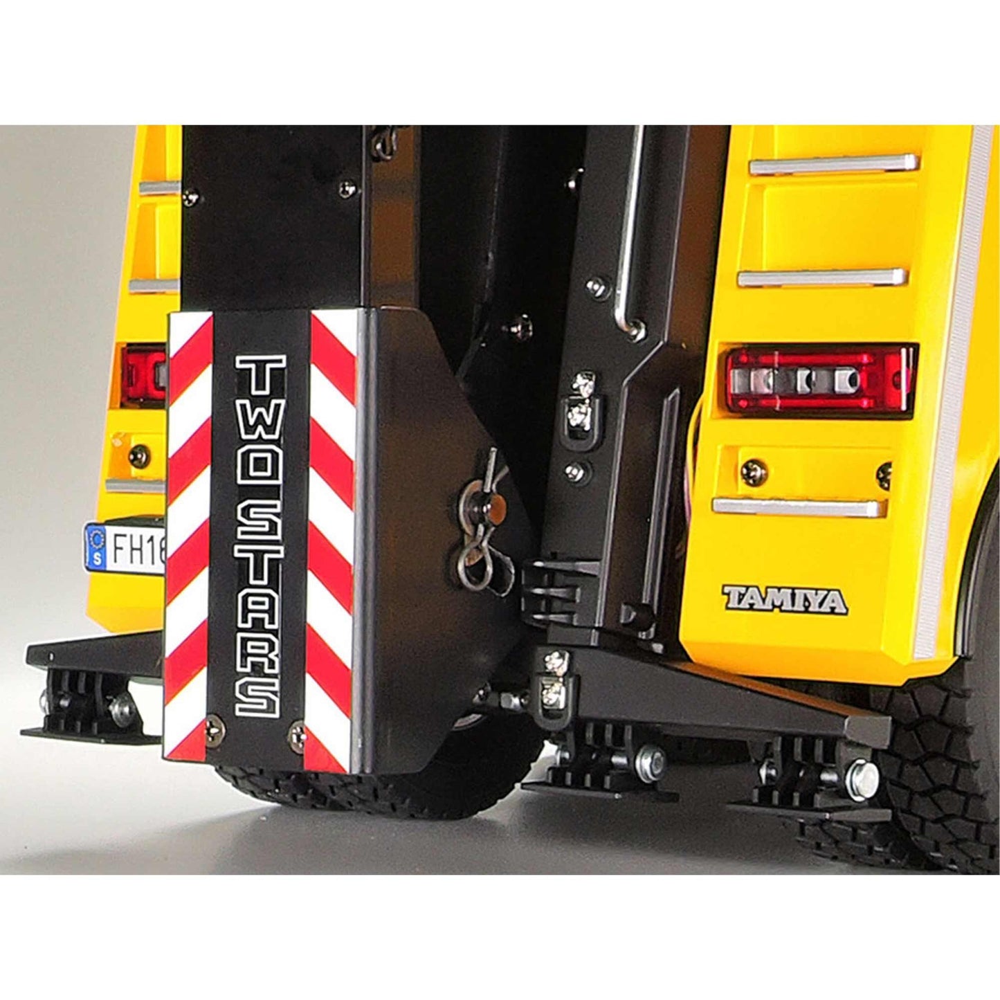 1/14 Volvo FH16 Globetrotter 750 8X4 Tow Truck Kit (TAM56362)