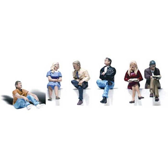 O People Sitting Figures (WOOA2759)