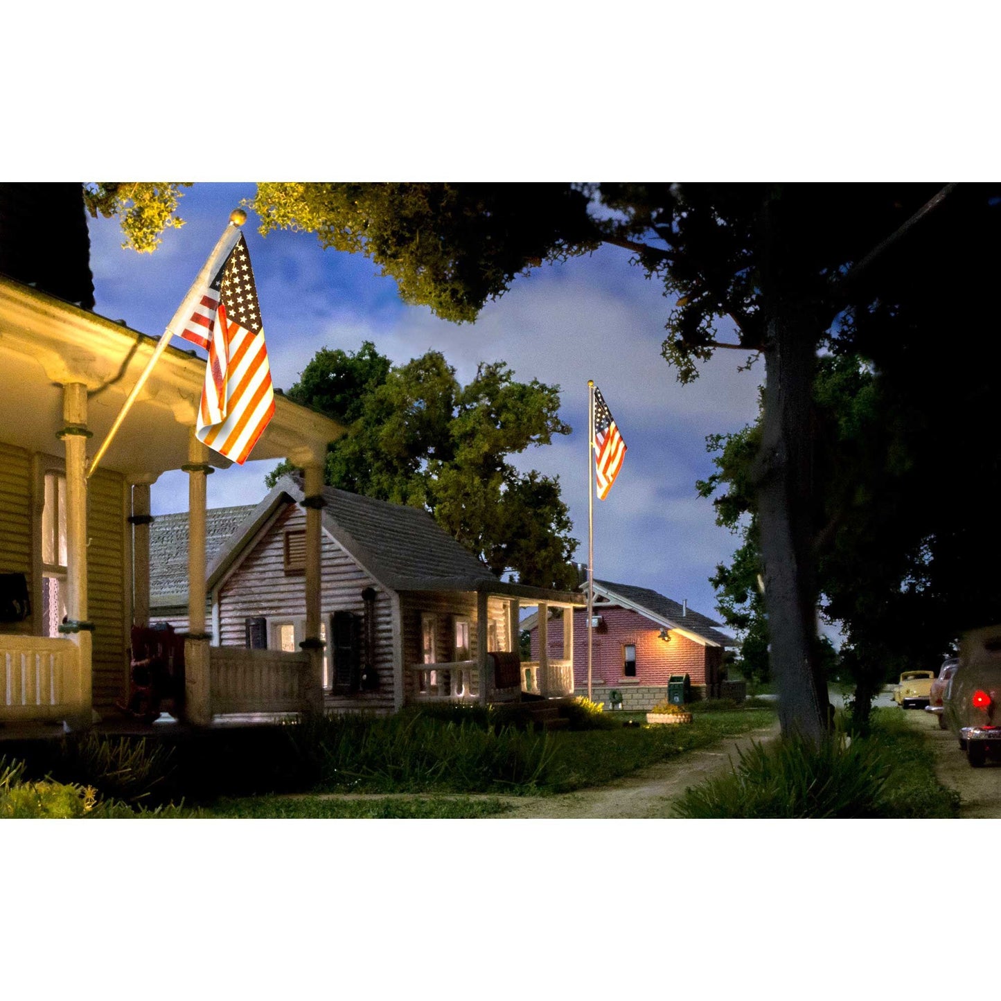Medium US Flag Pole with Spotlight (WOOJP5951)
