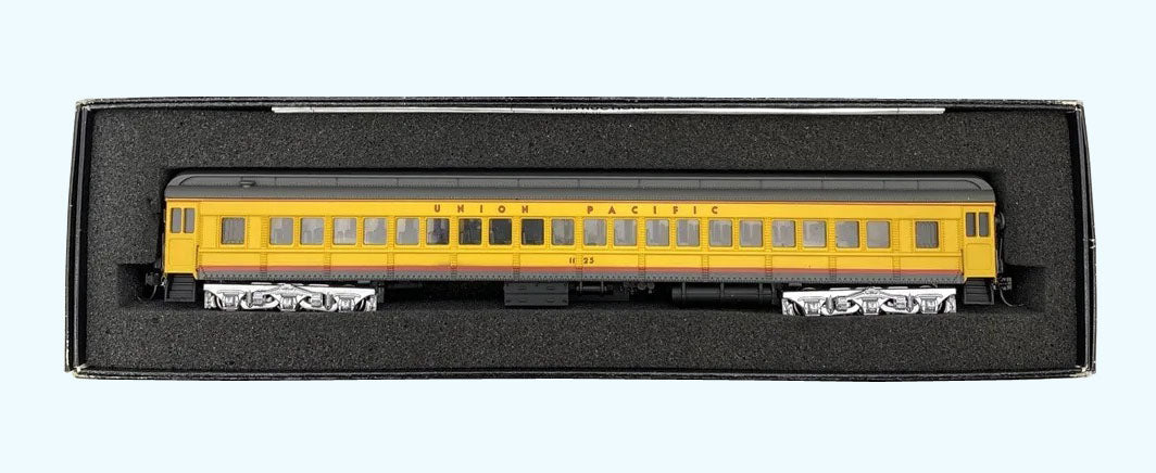 HO Heavyweight Coach Union Pacific #1125 (BAC89325)