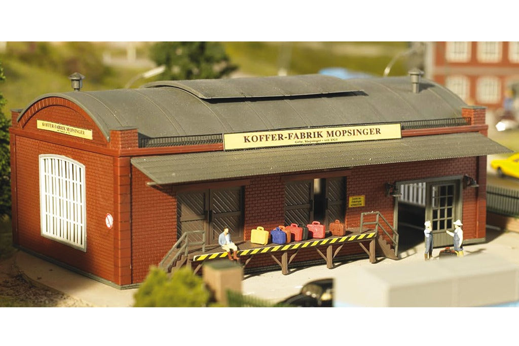 HO Hobby Line Peter's Gig Bags and Cases Factory Building Kit (PIK61833)