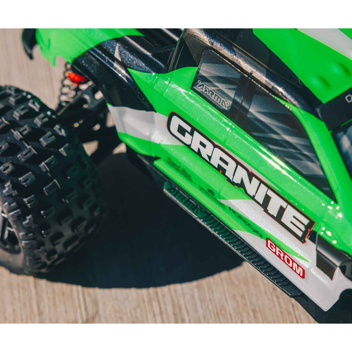 1/18 Granite Grom Ready to Run with Battery and Charger (Green) (ARA2102T3)_12