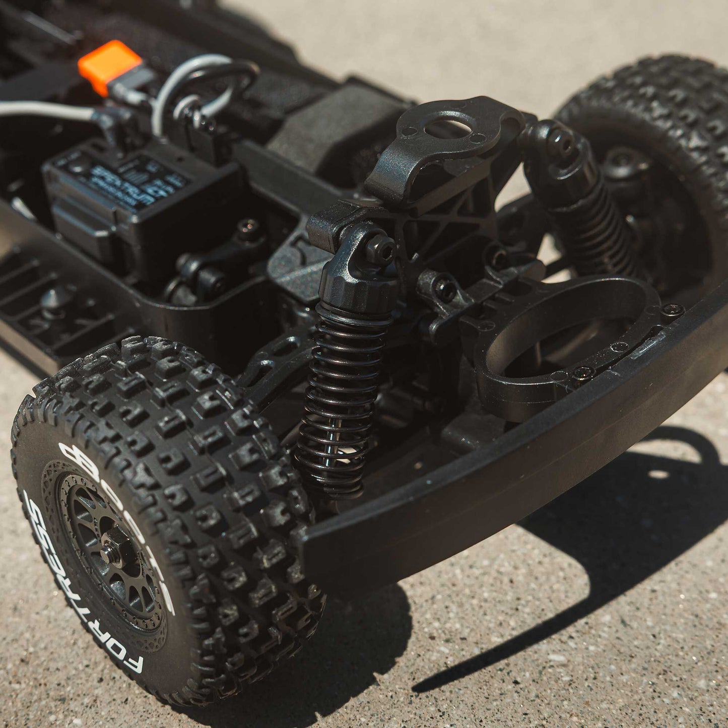 1/16 Mojave Grom Ready to Assemble Kit with Battery and Charger (ARA2104KT1)_12