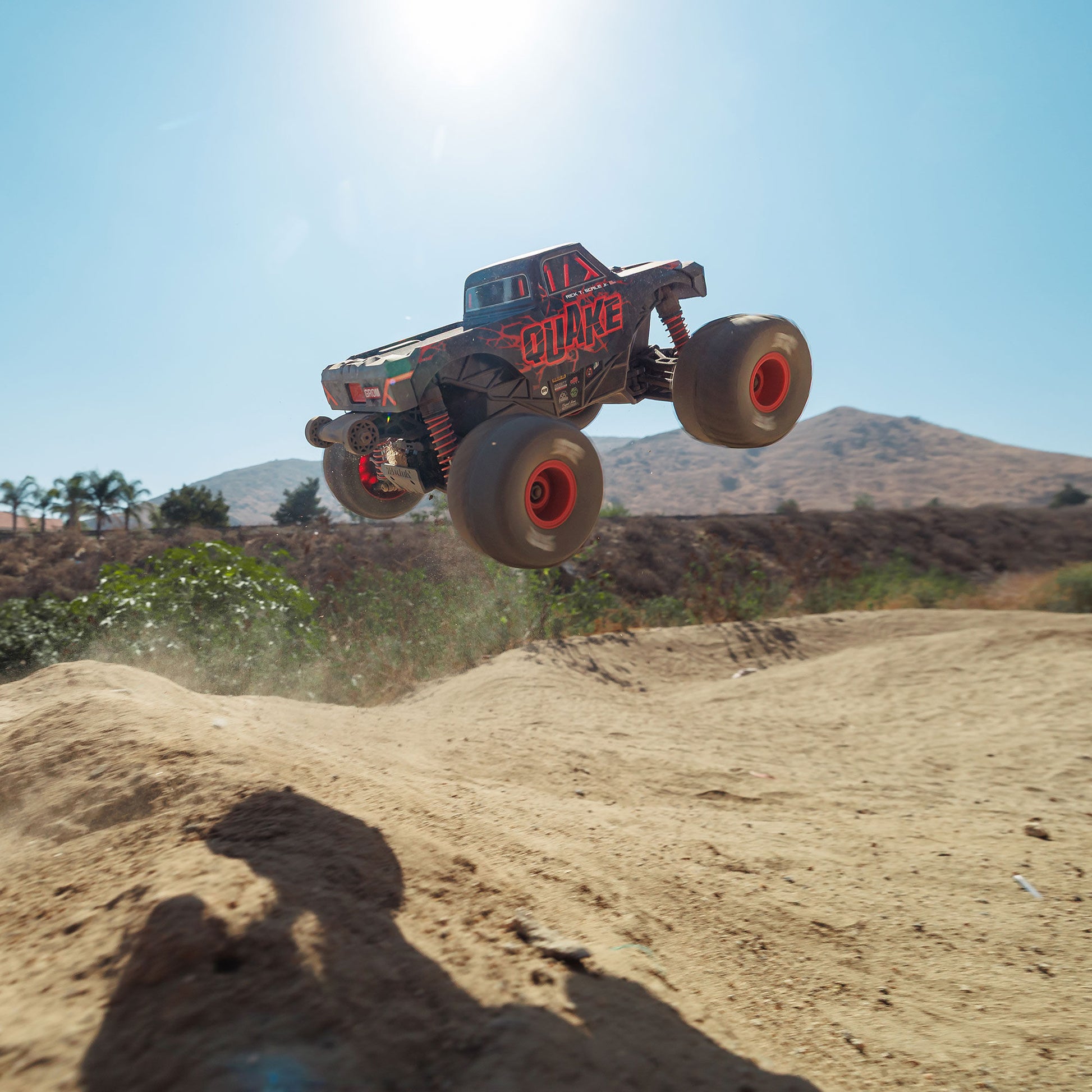 1/16 Quake Grom 4x4 Ready to Run with Battery and Charger (Red) (ARA2137T1)_18