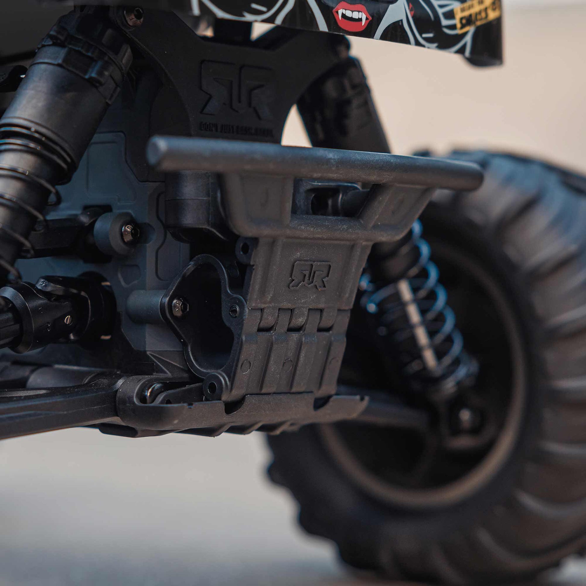 1/10 Gorgon 4x2 Mega Unassembled Kit with Battery and Charger (Gunmetal) (ARA3230SKT1)_21