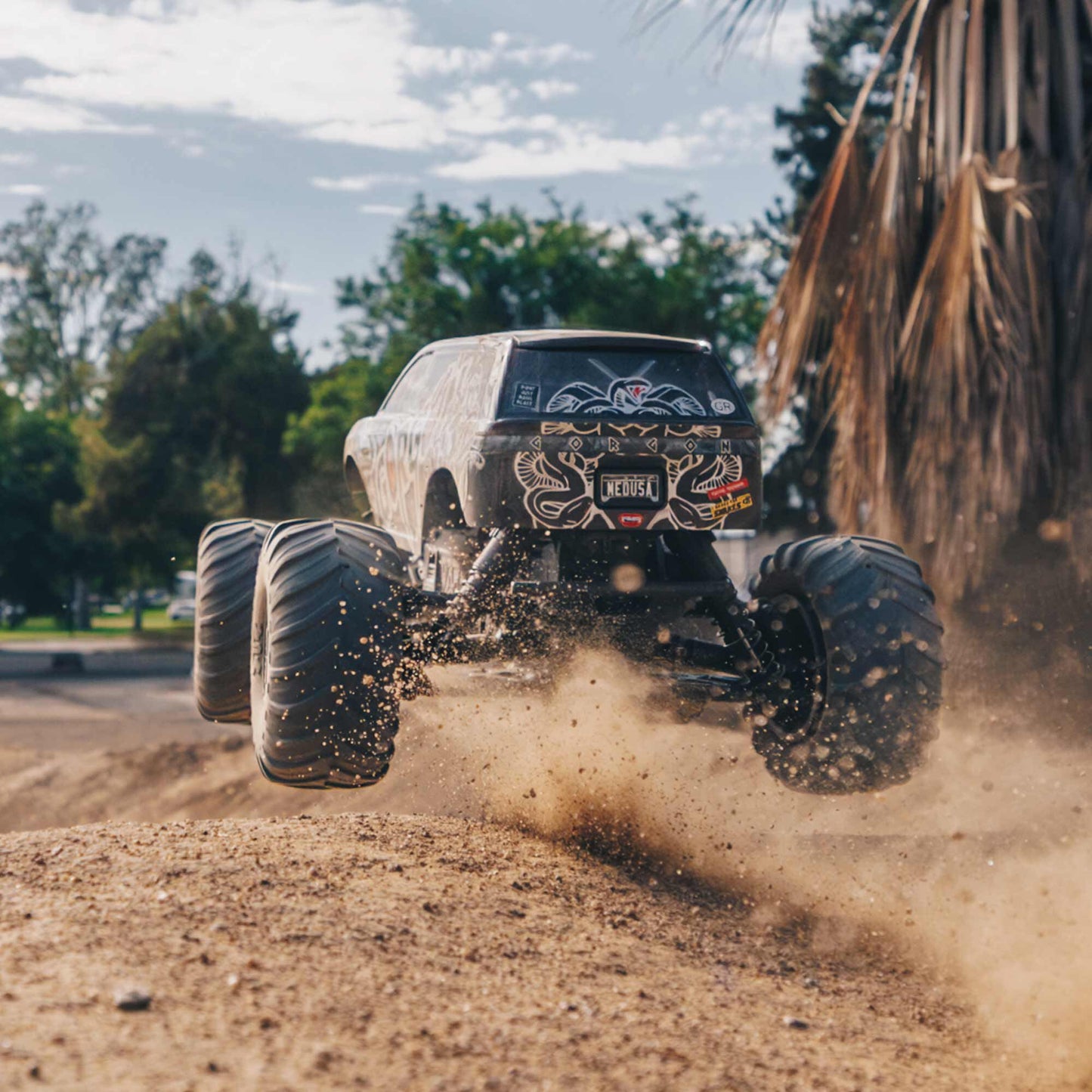 1/10 Gorgon 4x2 Mega Unassembled Kit with Battery and Charger (Gunmetal) (ARA3230SKT1)_13