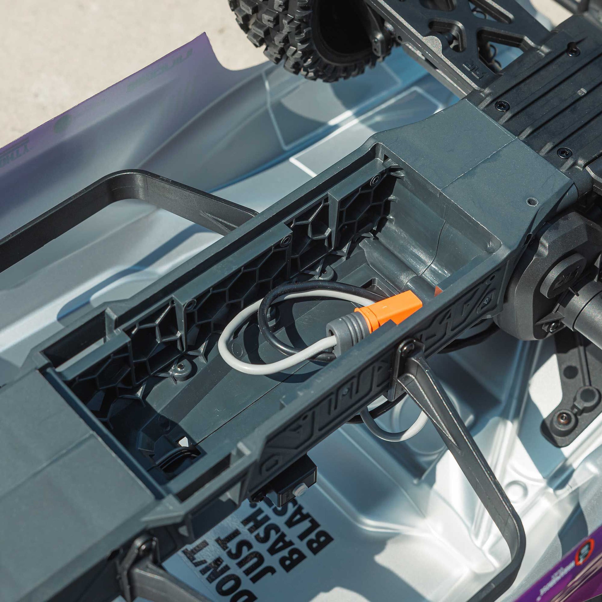 1/10 Fury 2WD 223S BLX Ready to Run (Purple) (ARA3521T3)_10