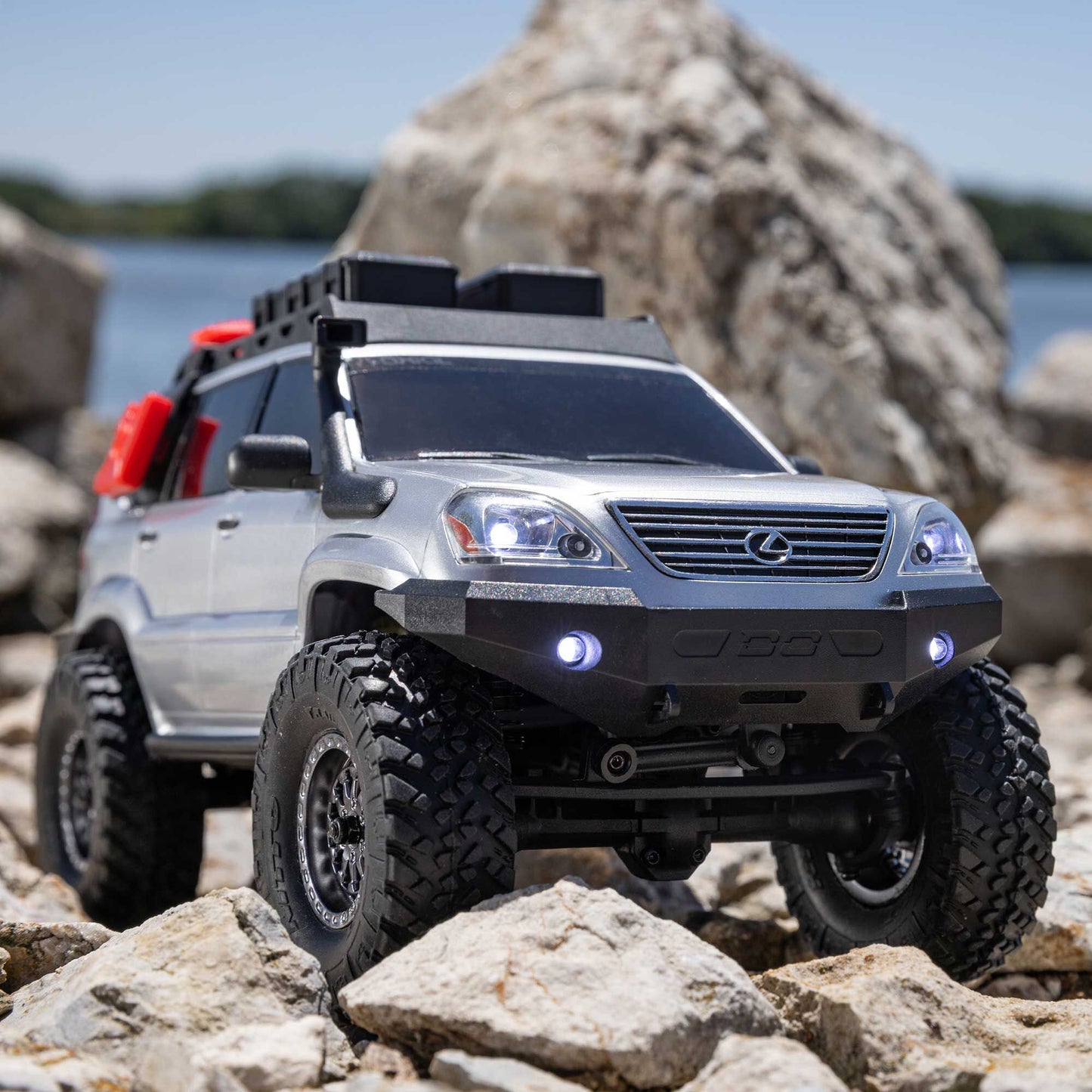 1/24 SCX24 Lexus GX 470 4x4 Ready to Run with Battery and Charger (Silver) (AXI-1532T2)_5
