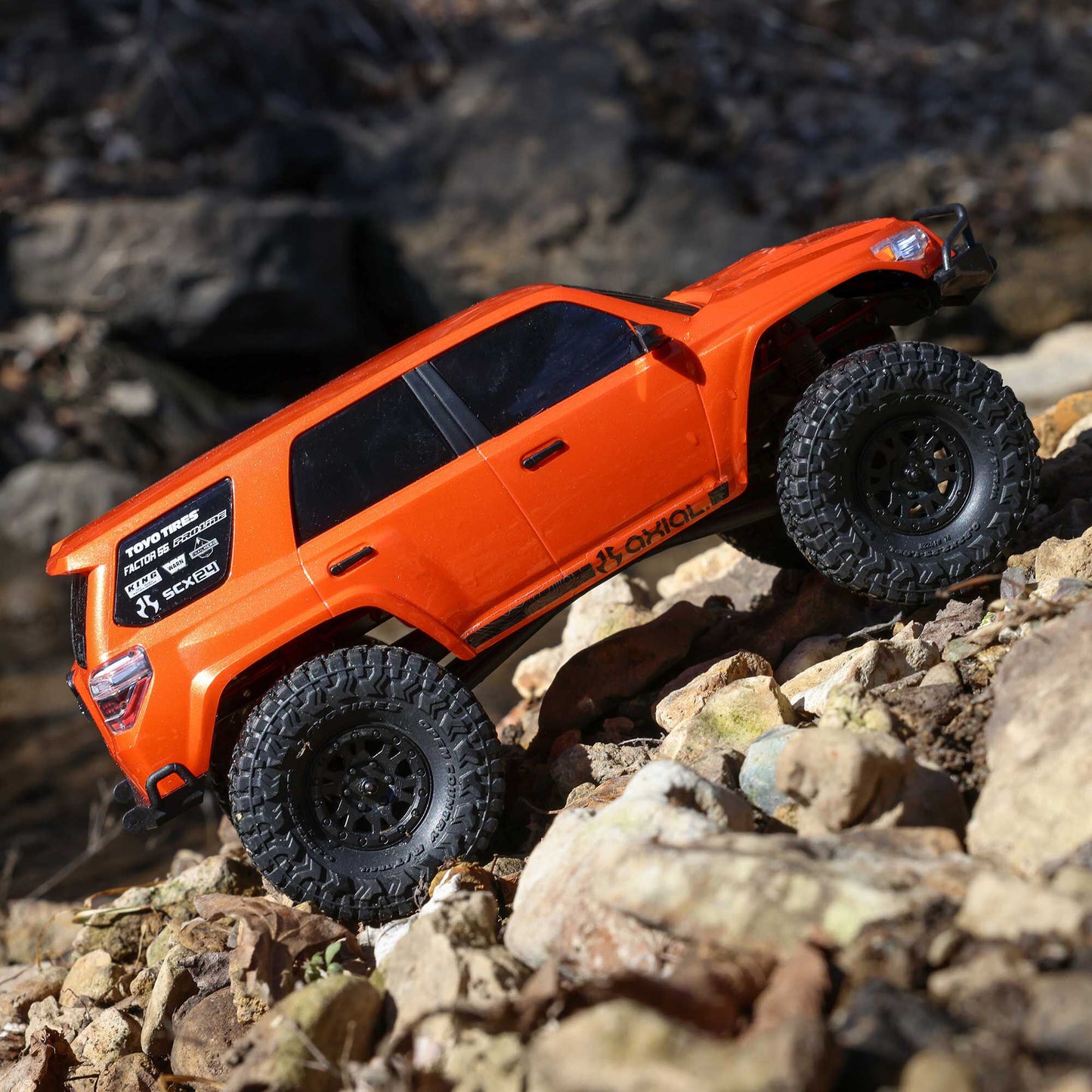 1/24 SCX24 Toyota 4Runner Ready to Run with Battery and Charger (Orange) (AXI-2035T1)_13