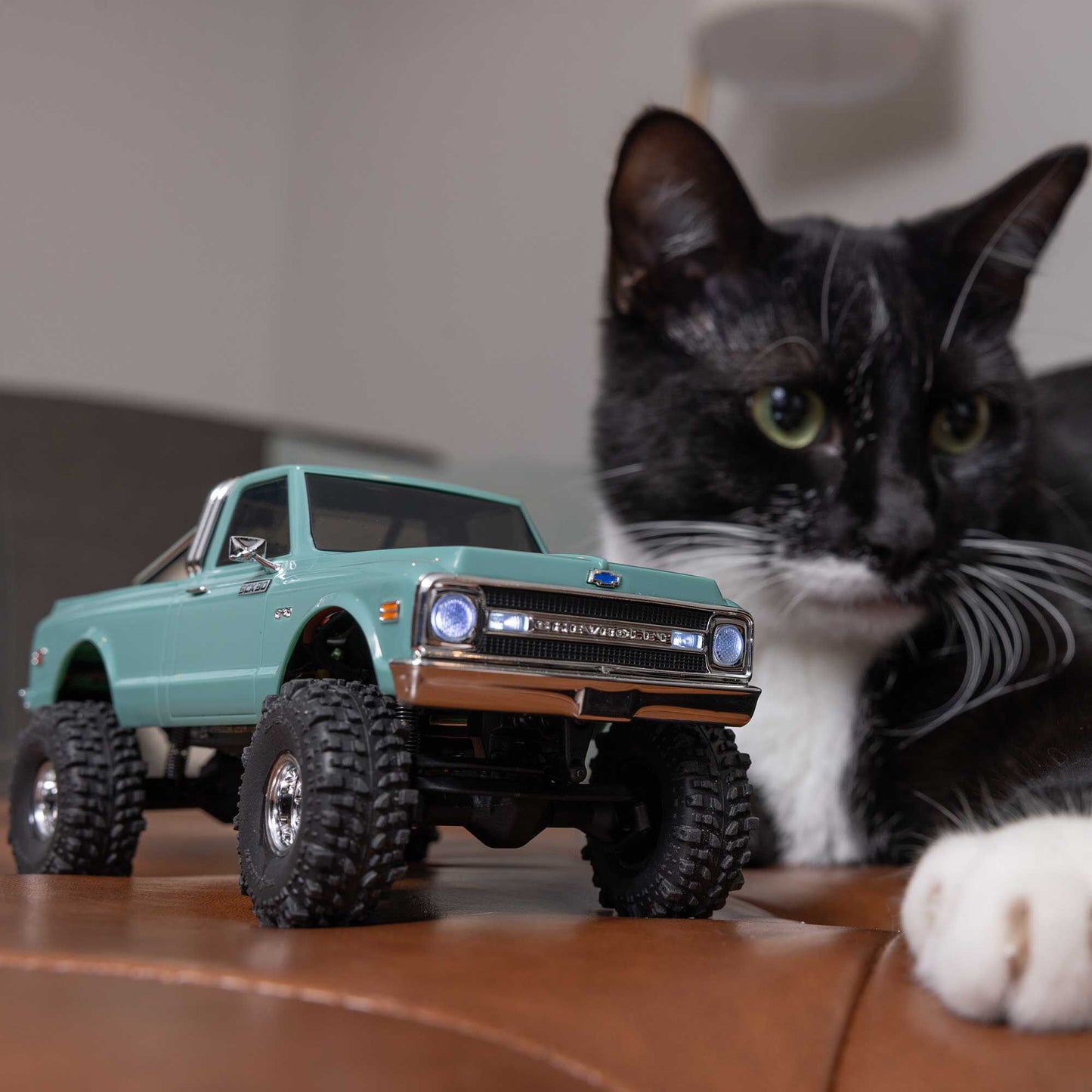 1/30 SCX30 Chevrolet K10 Ready to Run with Battery and Charger (Green) (AXI-2260T1)_9