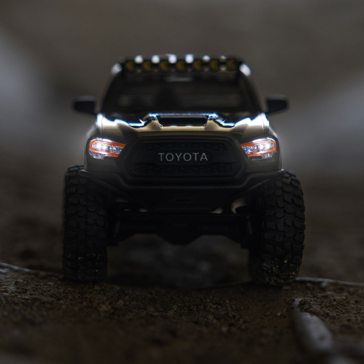 1/30 SCX30 Toyota Tacoma Ready to Run with Battery and Charger (Green) (AXI-3289T1)_19