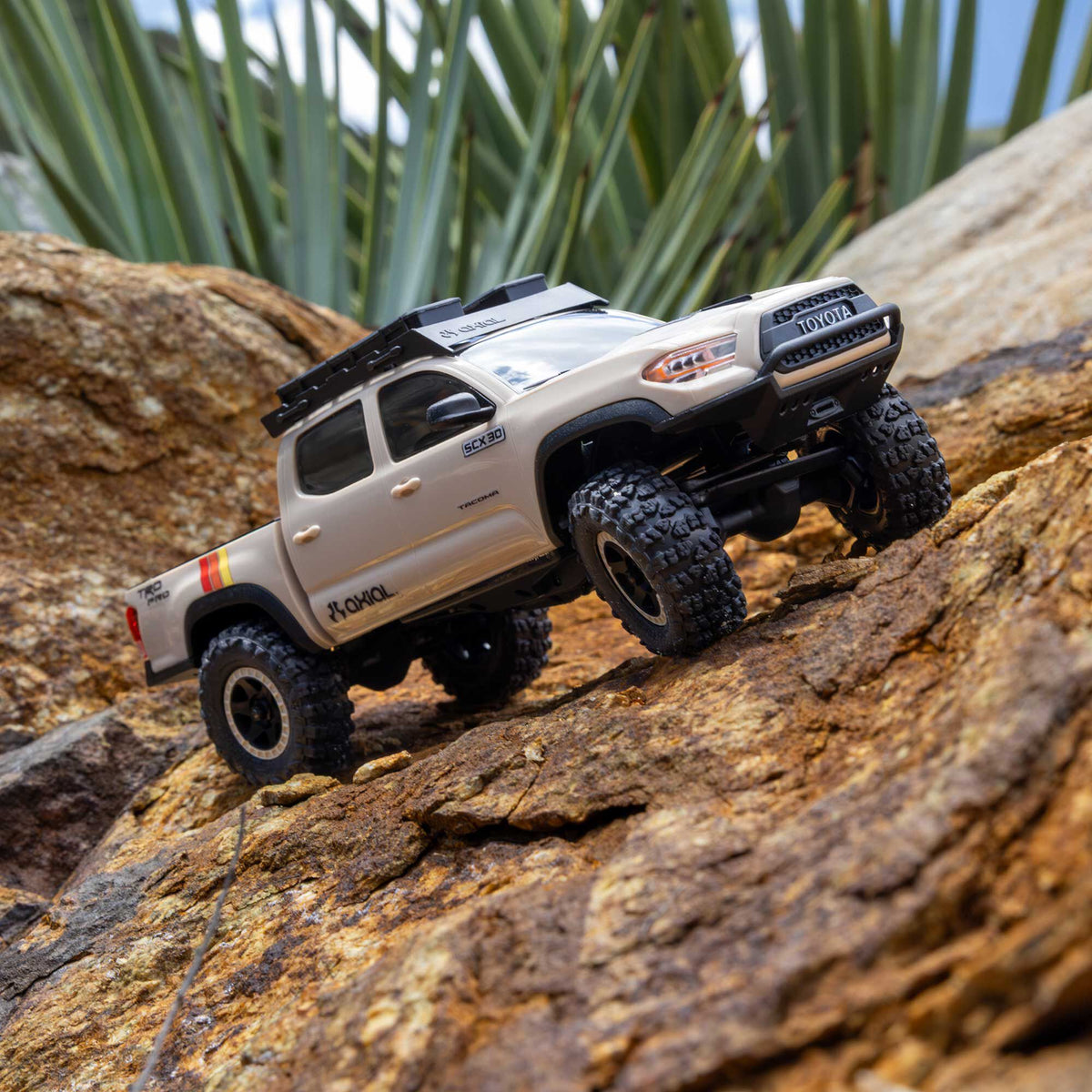 1/30 SCX30 Toyota Tacoma Ready to Run with Battery and Charger (Tan) (AXI-3289T2)_8
