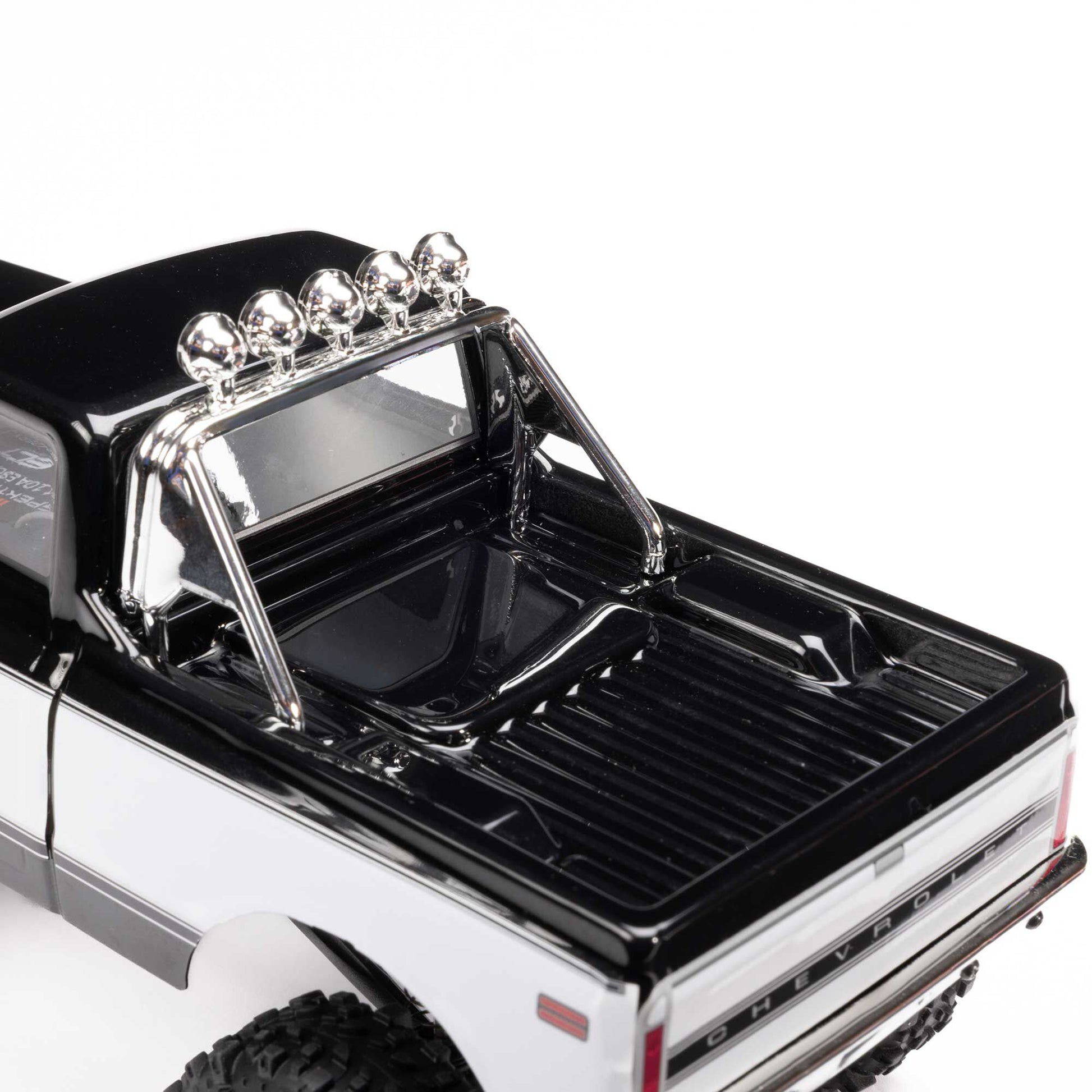 1/24 SCX24 Chevrolet C10 Ready to Run with Battery and Charger (Black) (AXI-3408T1)_5
