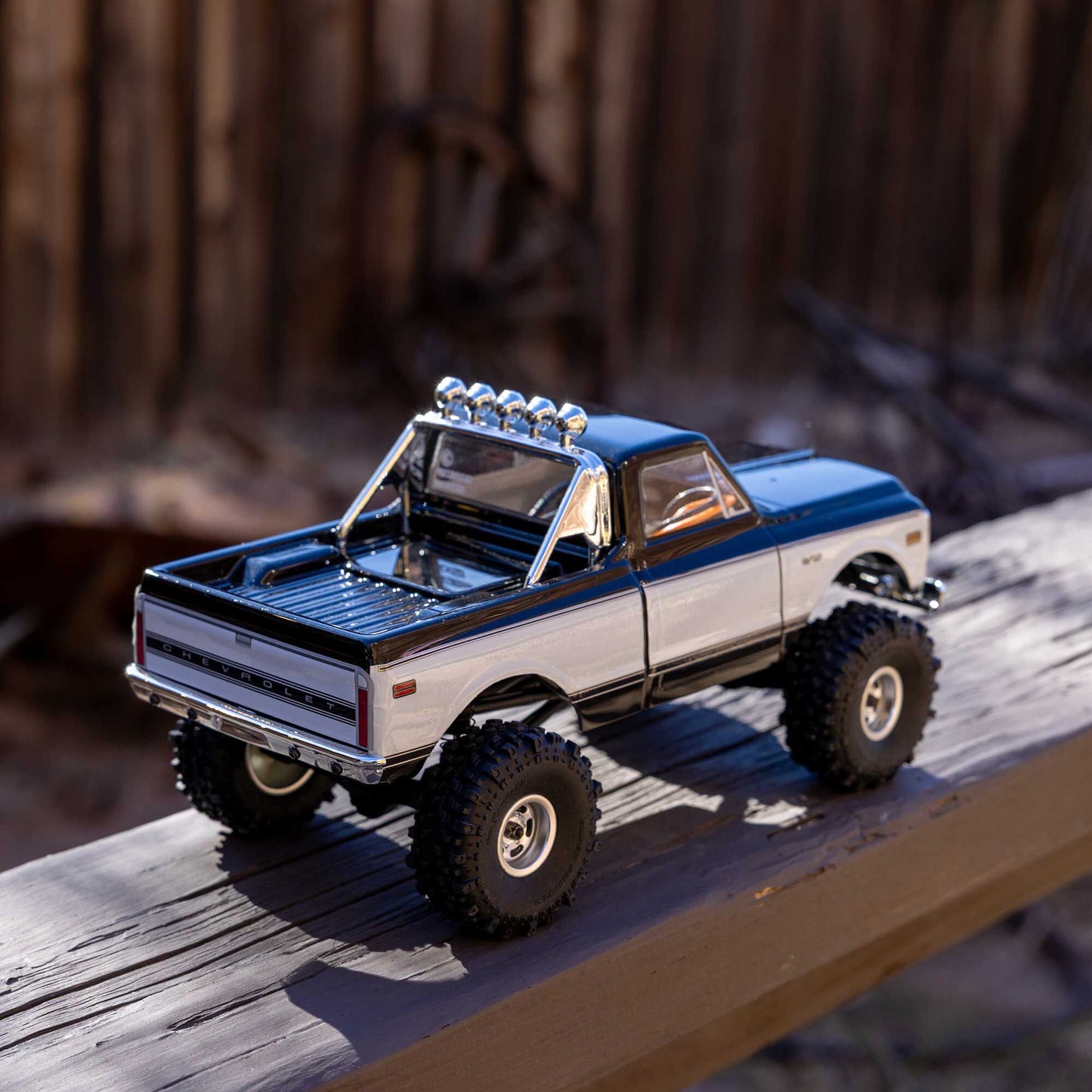 1/24 SCX24 Chevrolet C10 Ready to Run with Battery and Charger (Black) (AXI-3408T1)_17