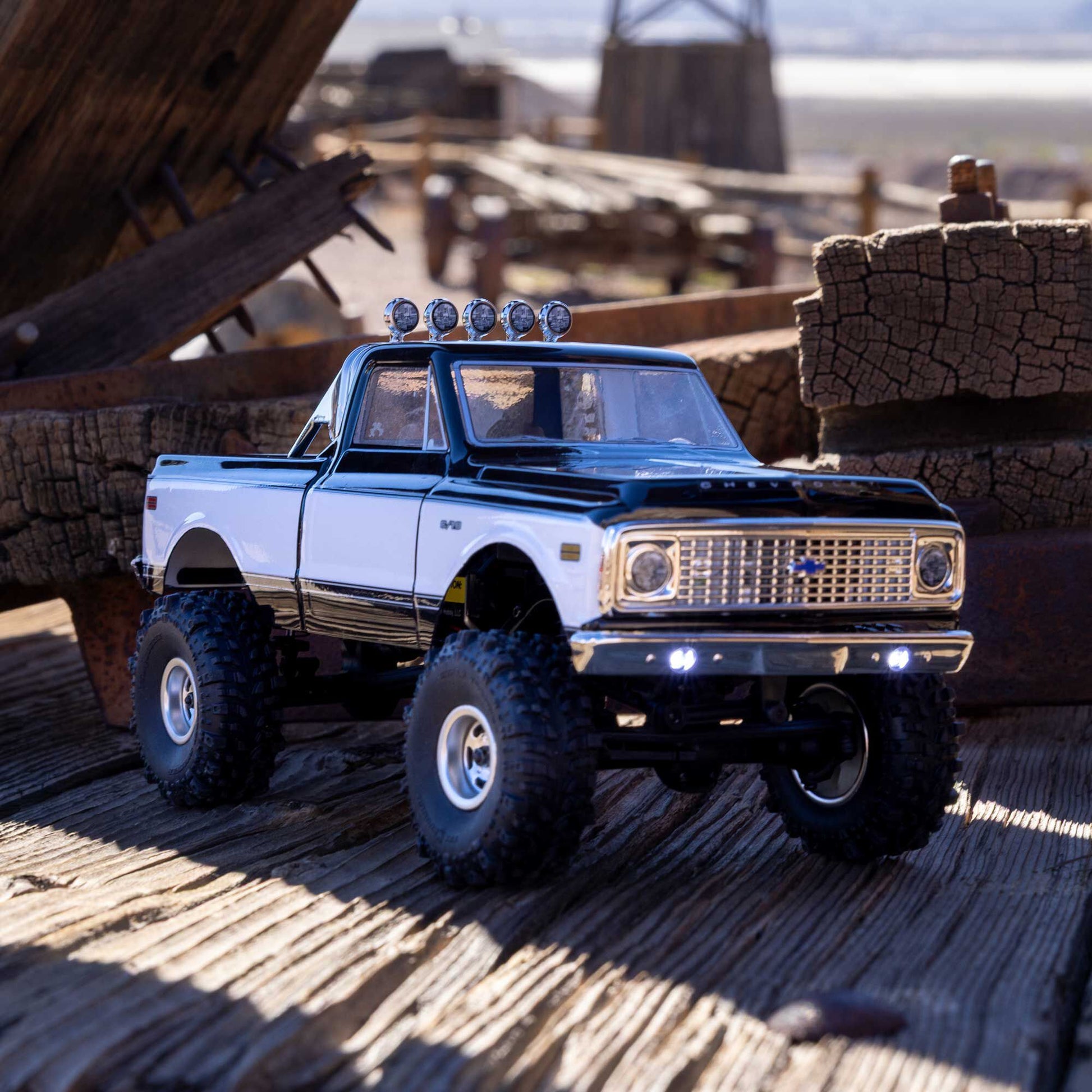 1/24 SCX24 Chevrolet C10 Ready to Run with Battery and Charger (Black) (AXI-3408T1)_21