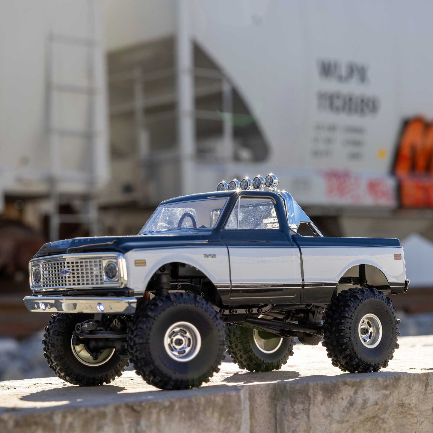 1/24 SCX24 Chevrolet C10 Ready to Run with Battery and Charger (Black) (AXI-3408T1)_14
