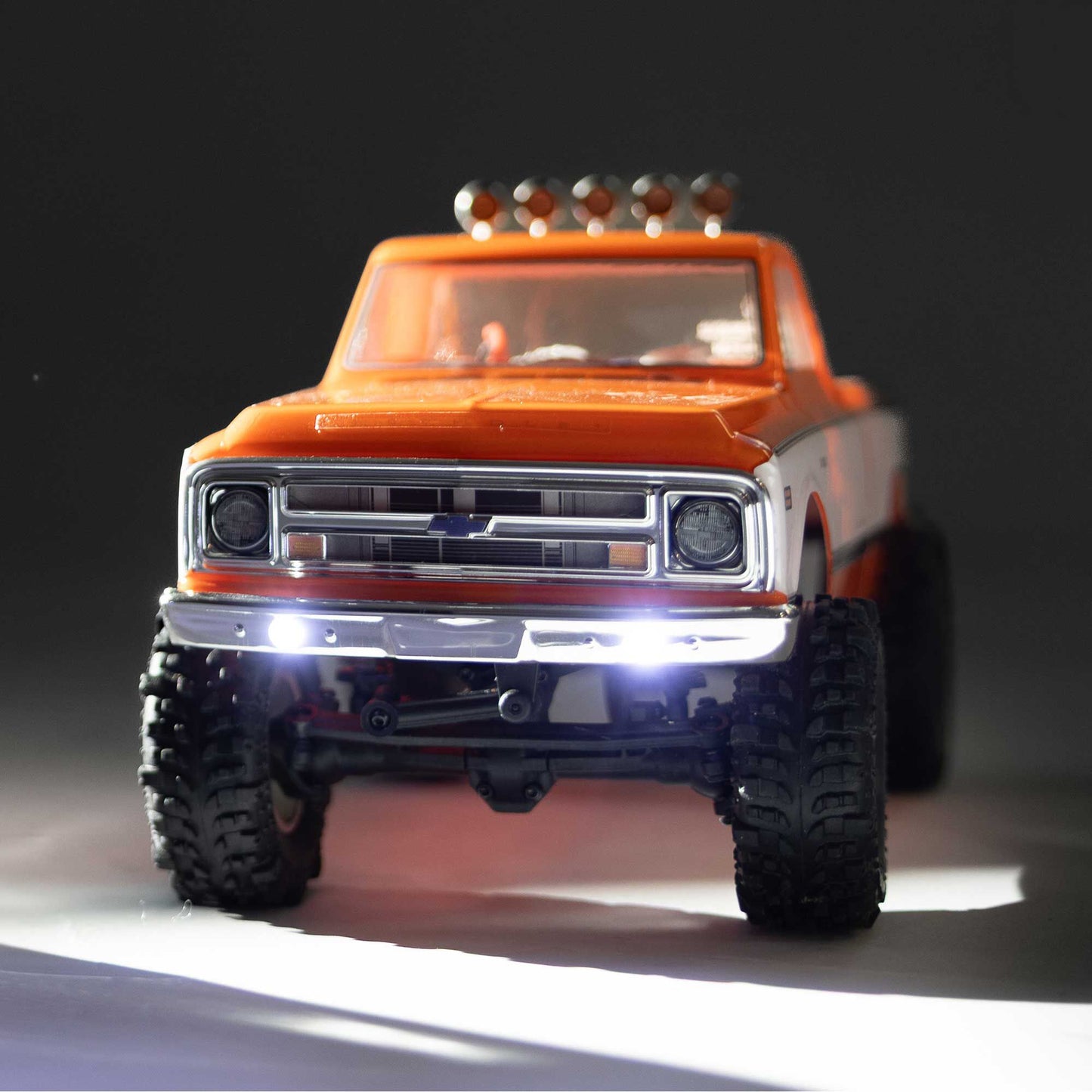 1/24 SCX24 Chevrolet C10 Ready to Run with Battery and Charger (Orange) (AXI-3408T2)_22