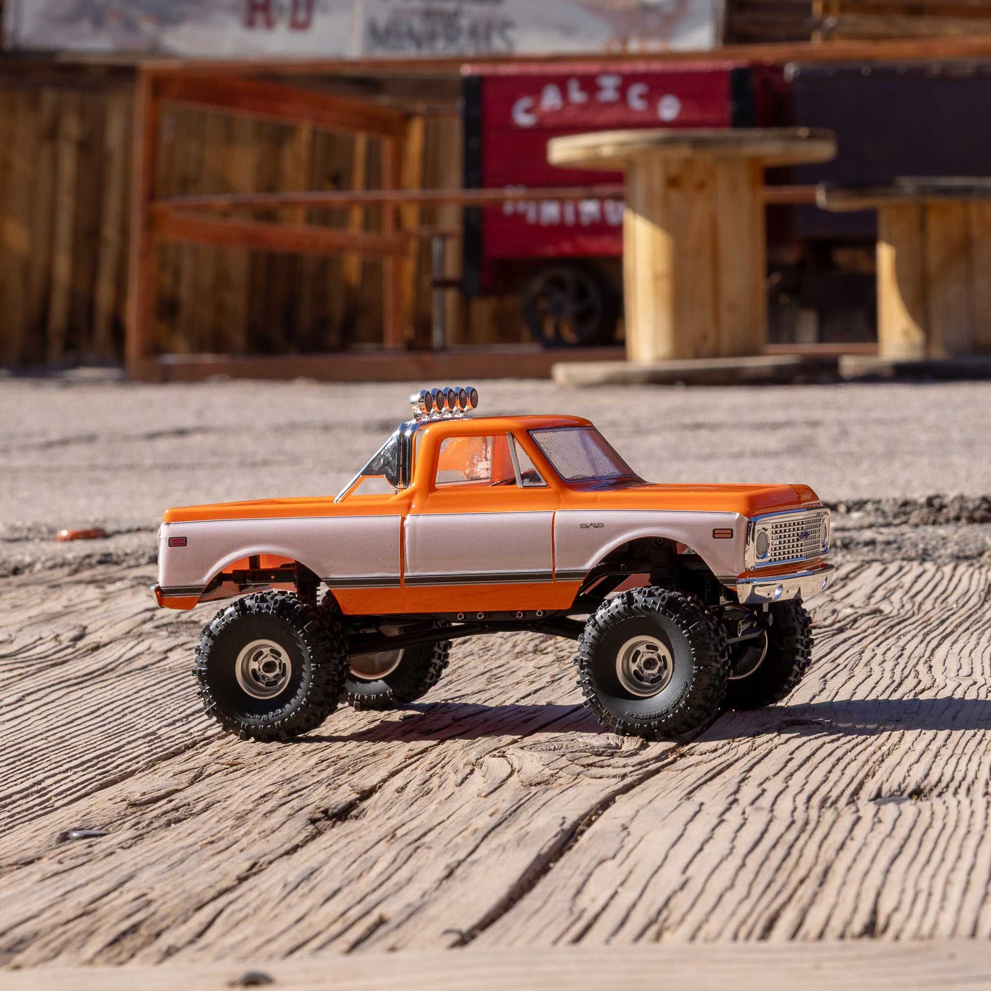 1/24 SCX24 Chevrolet C10 Ready to Run with Battery and Charger (Orange) (AXI-3408T2)_12