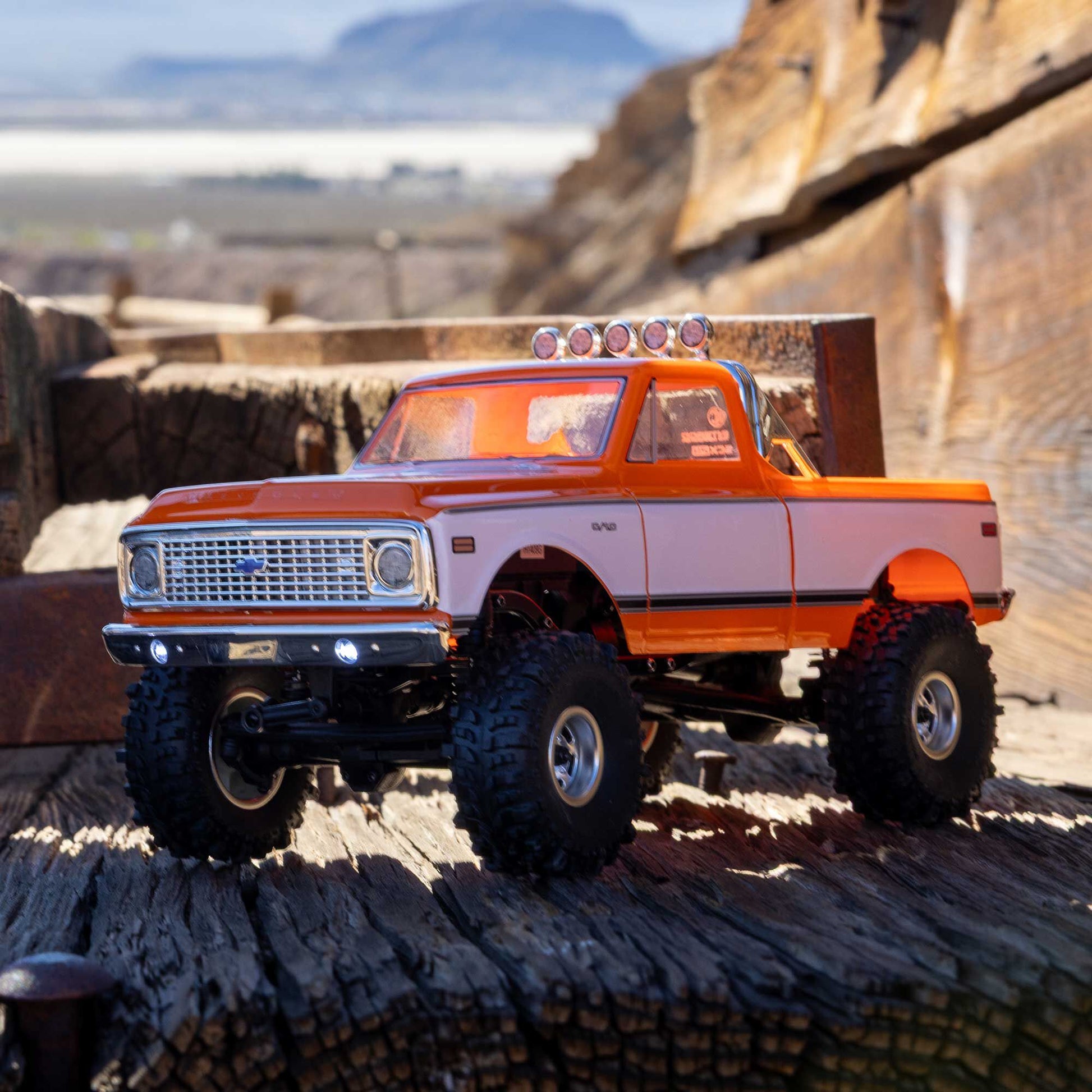 1/24 SCX24 Chevrolet C10 Ready to Run with Battery and Charger (Orange) (AXI-3408T2)_11