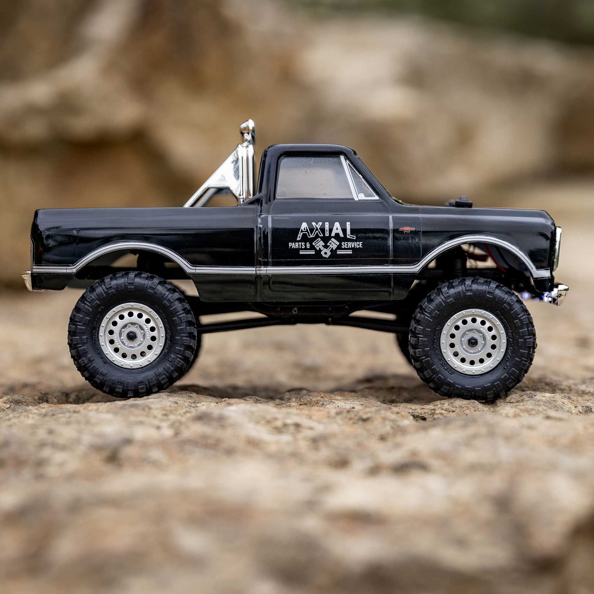 1/24 SCX24 1967 Chevrolet C10 Ready to Run with Battery and Charger (Black) (AXI00001V2T4)_4