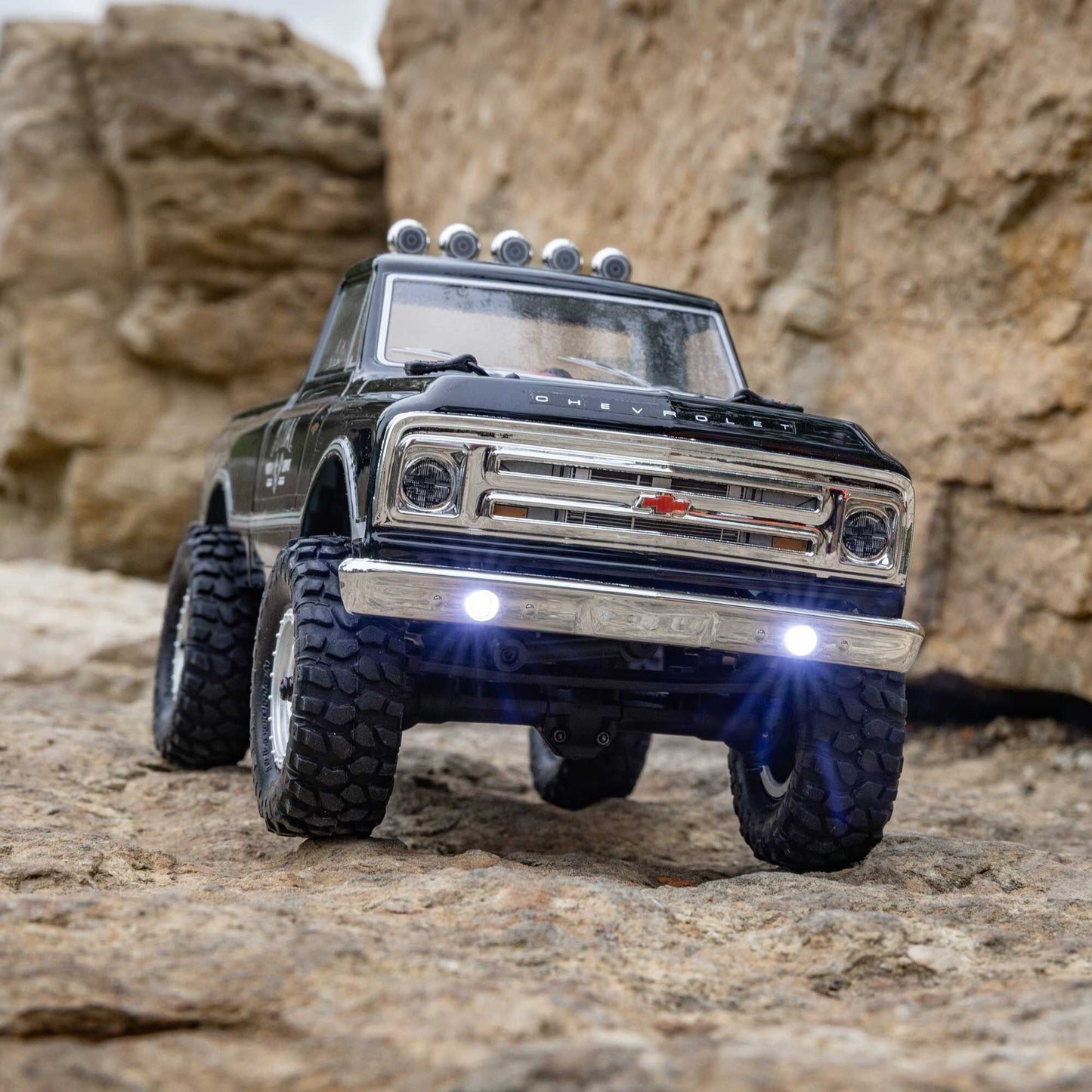 1/24 SCX24 1967 Chevrolet C10 Ready to Run with Battery and Charger (Black) (AXI00001V2T4)_16