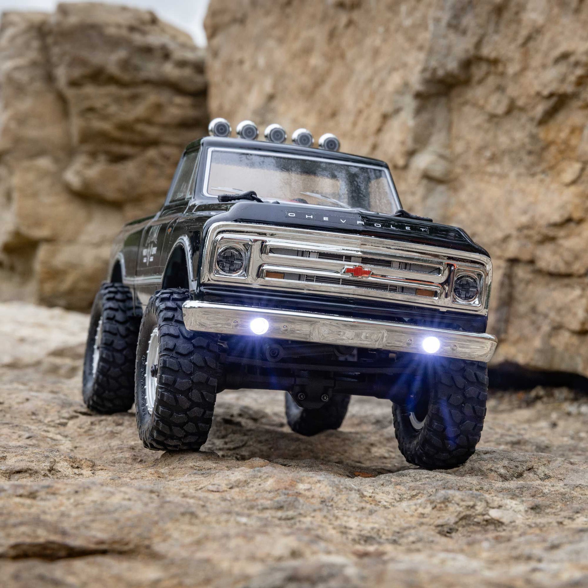 1/24 SCX24 1967 Chevrolet C10 Ready to Run with Battery and Charger (Black) (AXI00001V2T4)_16