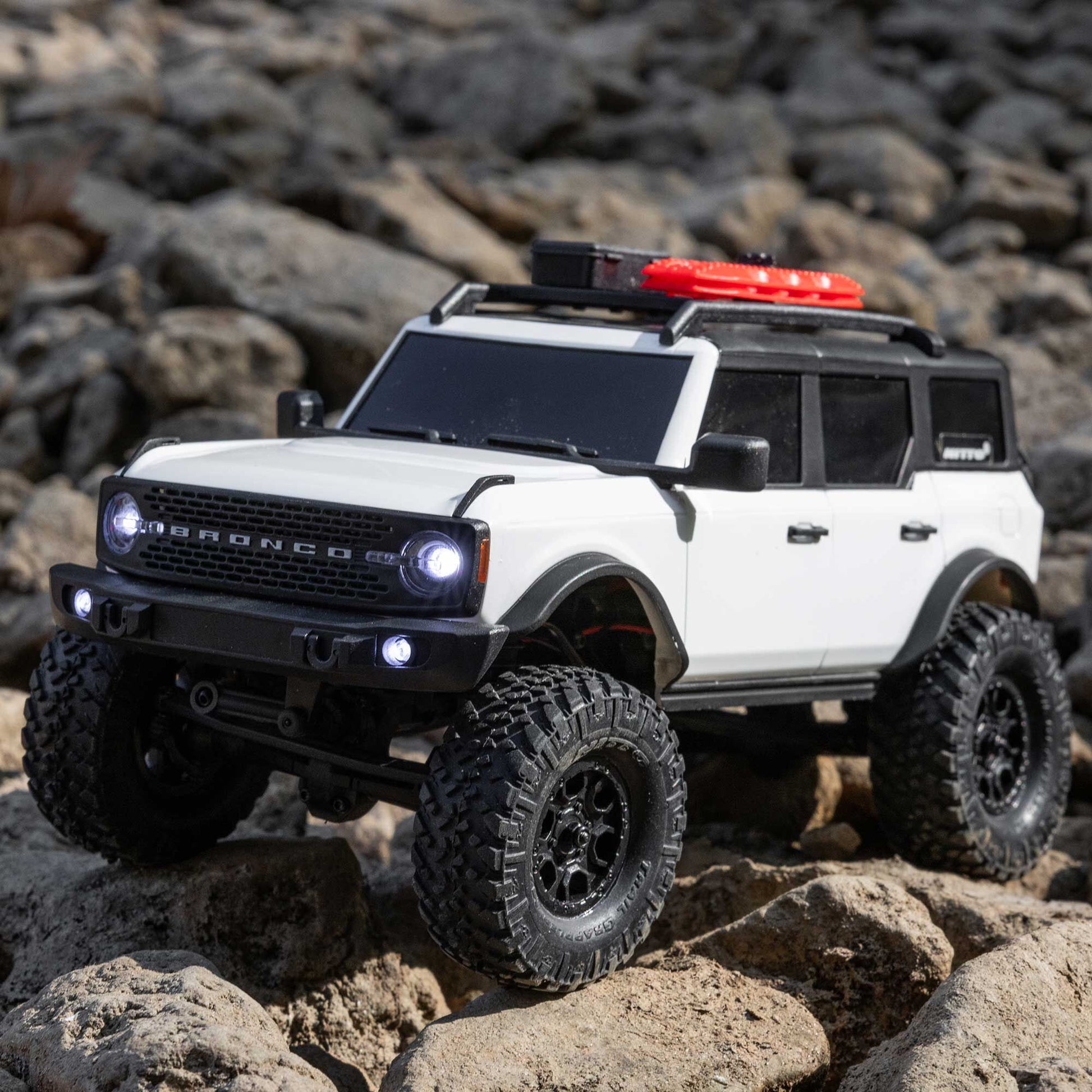 1/24 SCX24 Ford Bronco Ready to Run with Battery and Charger (White) (AXI00006V2T4)_5
