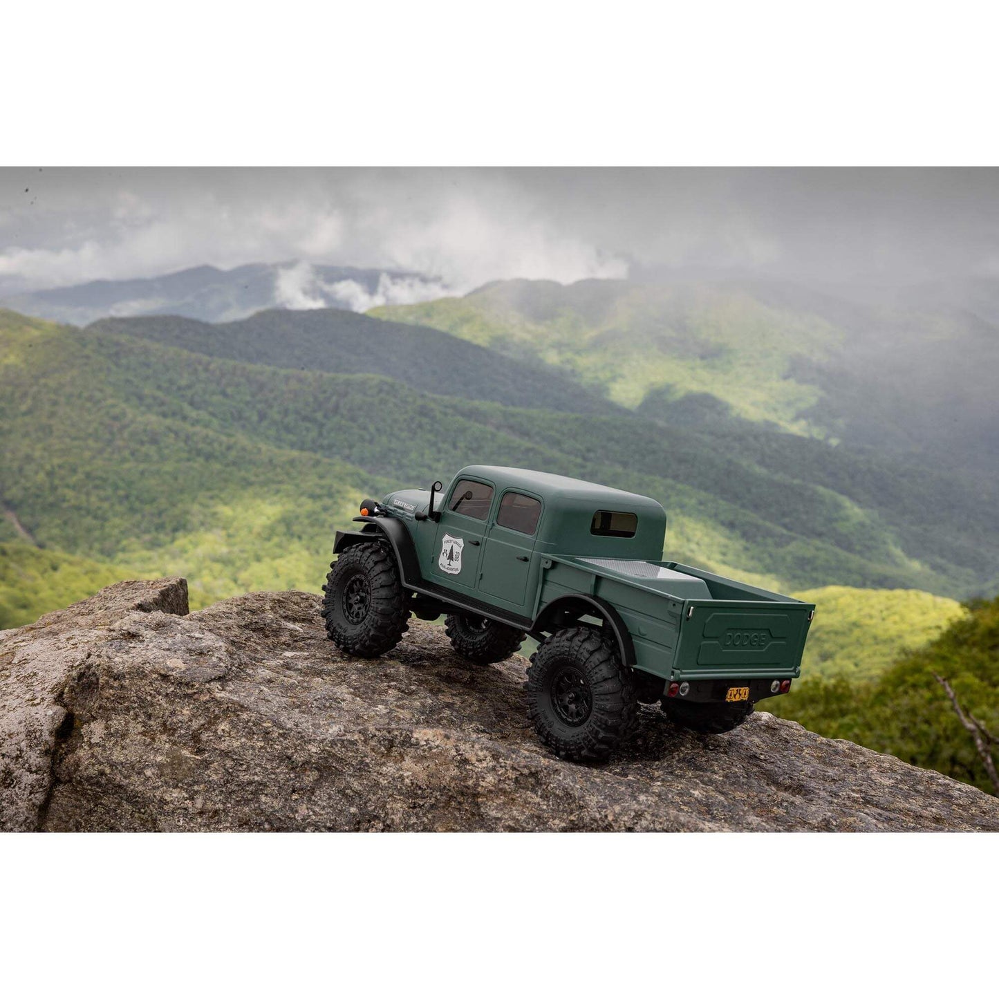 1/24 SCX24 1940's Dodge Power Wagon Ready to Run with Battery and Charger (Green) (AXI00007T2)