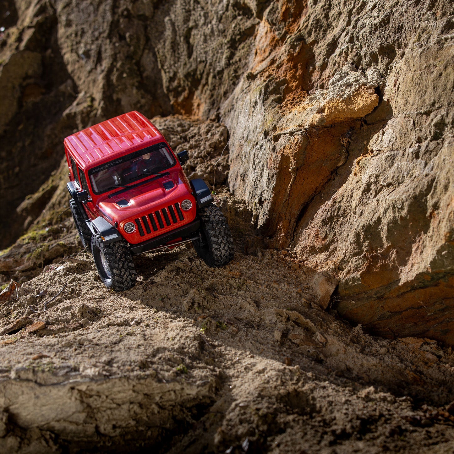1/10 SCX10 III Jeep JLU Wrangler Ready to Run (Red) (AXI03003BT2)_3