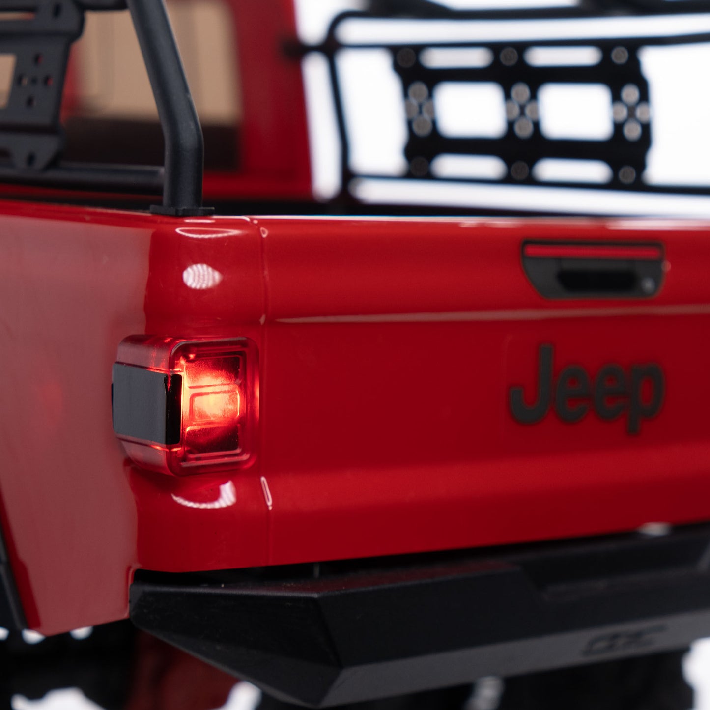 1/10 SCX10 III Jeep JT Gladiator Ready to Run (Red) (AXI03006BT2)