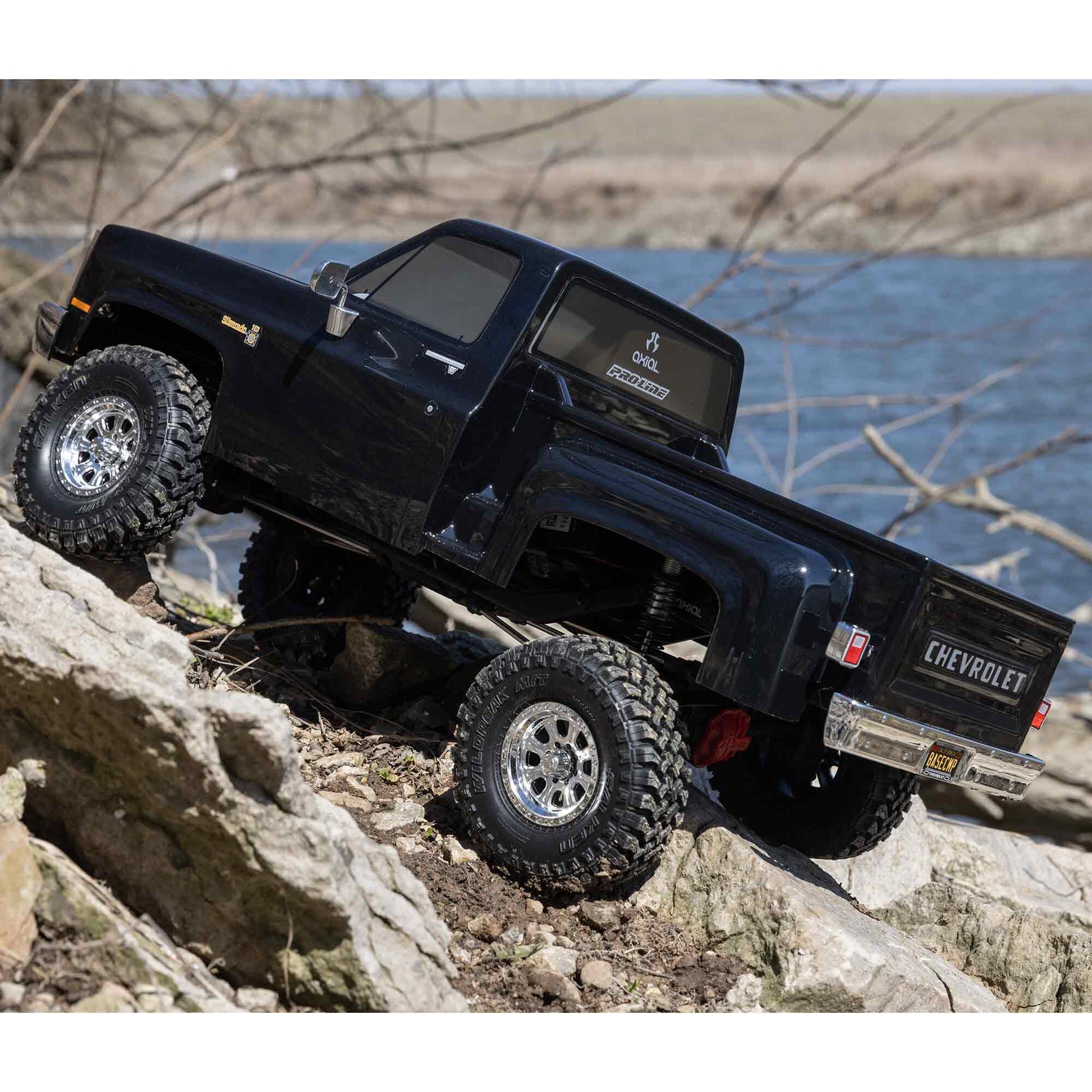1/10 SCX10 III Base Camp 1982 Chevrolet K10 Ready to Run (Black) (AXI03030T2)_18
