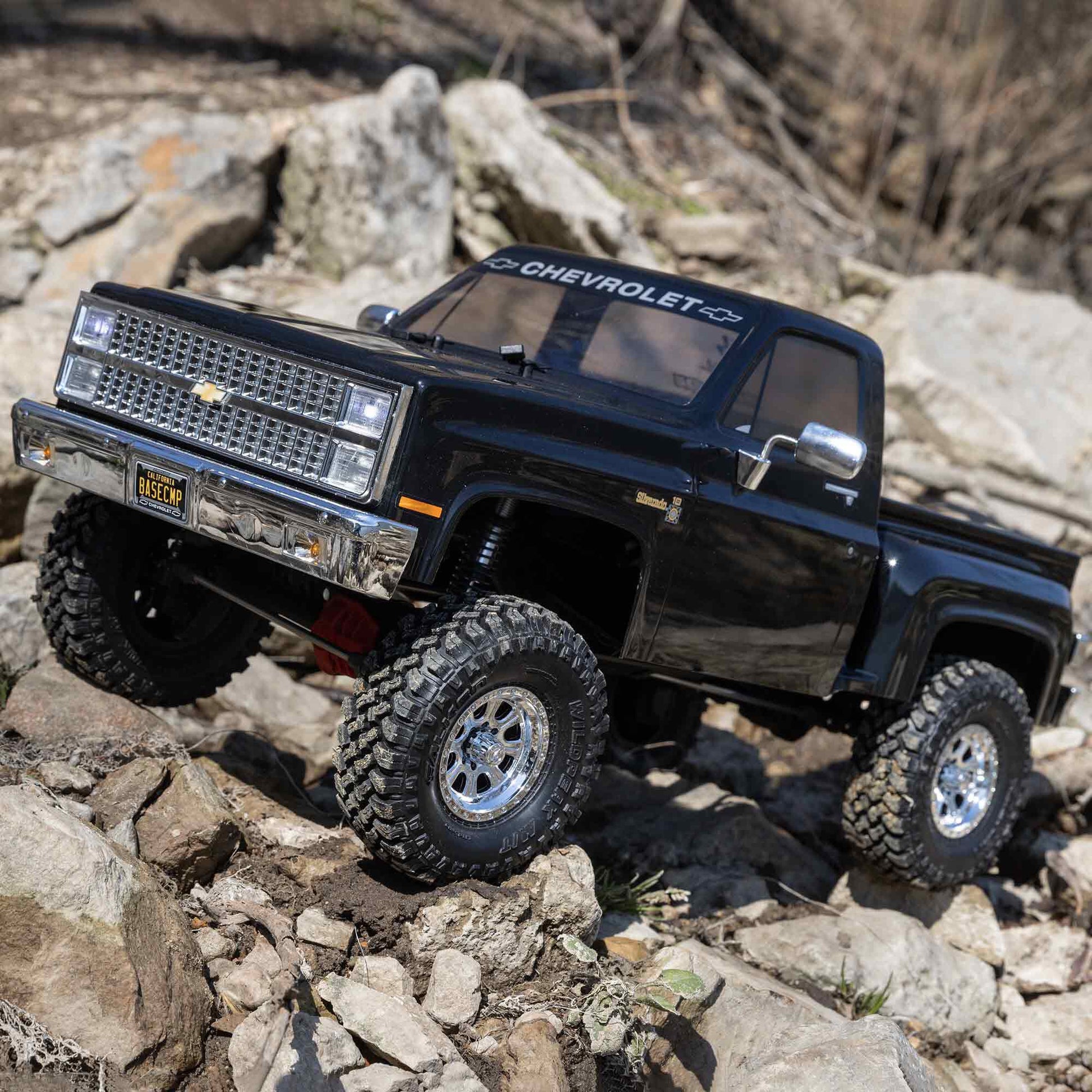 1/10 SCX10 III Base Camp 1982 Chevrolet K10 Ready to Run (Black) (AXI03030T2)_19