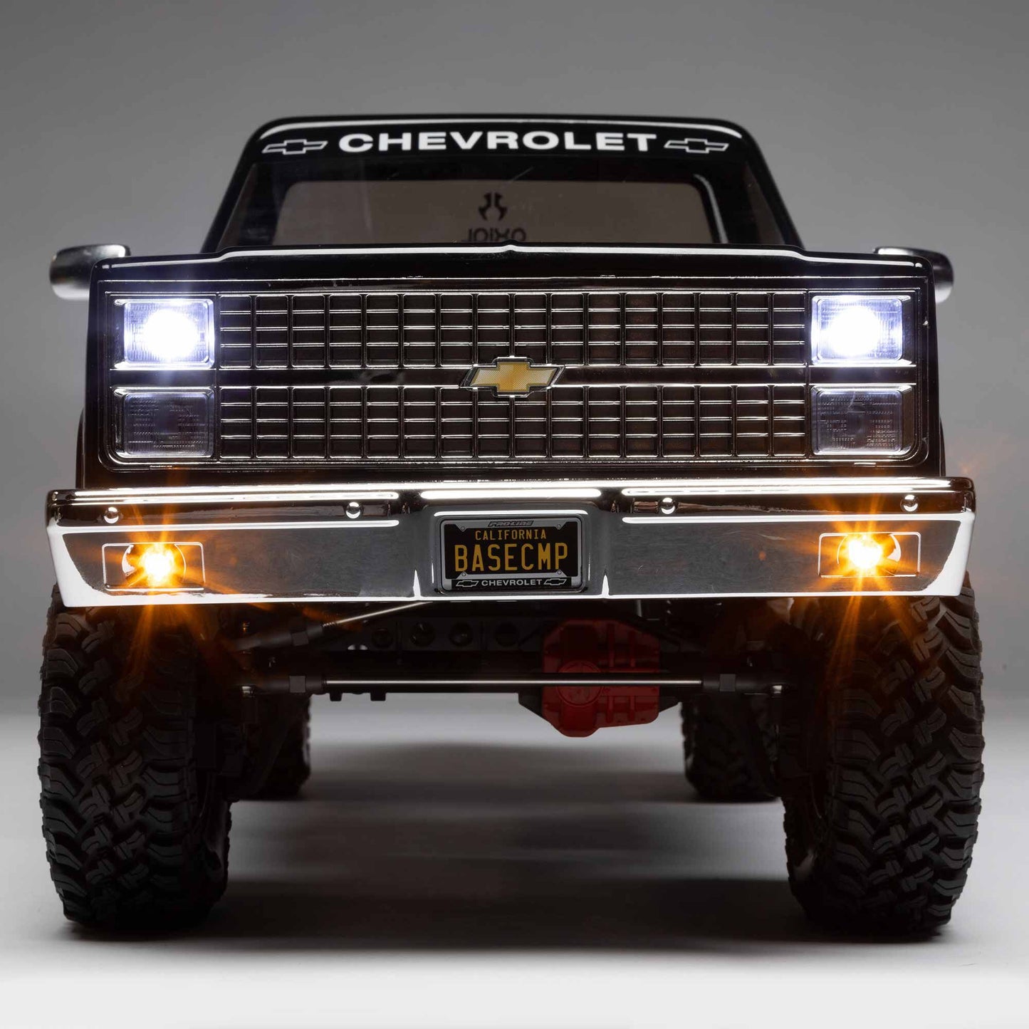 1/10 SCX10 III Base Camp 1982 Chevrolet K10 Ready to Run (Black) (AXI03030T2)_5