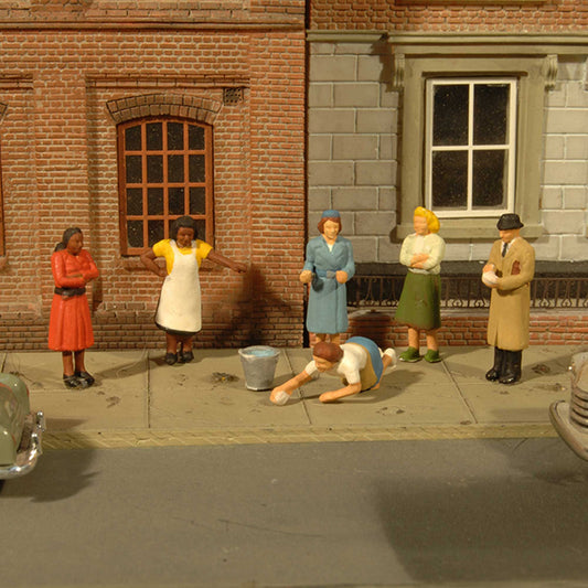 N Miniature Sidewalk People Figures (BAC33267)