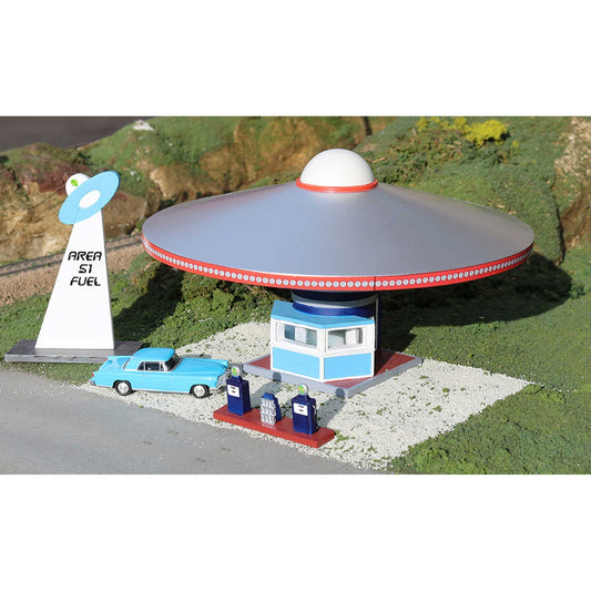 HO Area 51 Fuel Station with Pumps (BAC35213)