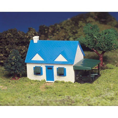 HO Snap Kit Cape Cod House Plastic Model Kit (BAC45131)
