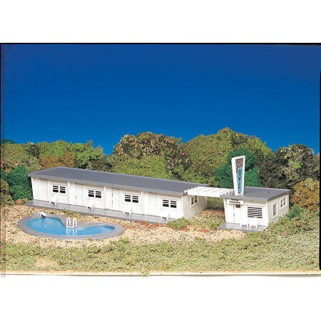 HO Snap Kit Motel with Pool Plastic Model Kit (BAC45214)