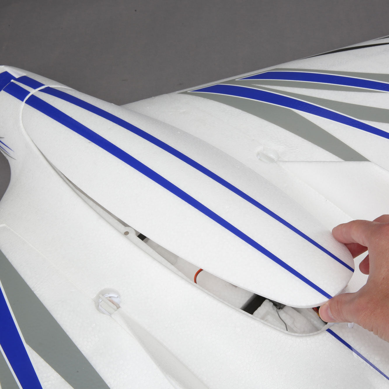 Opterra 2M Wing BNF Basic (EFL111500)_27