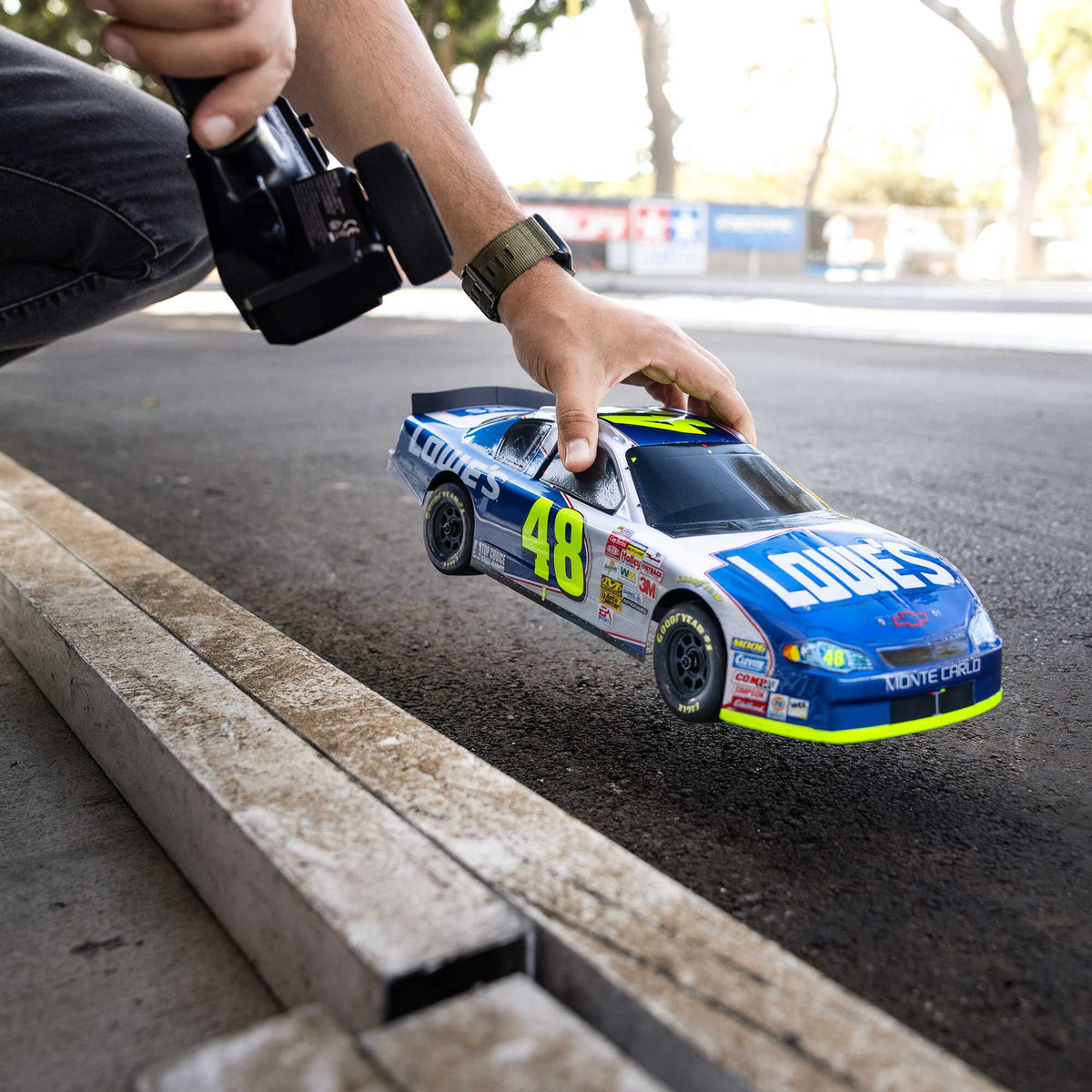 1/12 NASCAR RC Racecar Ready to Run with Battery and Charger (Jimmie Johnson #24 Lowes 2006 Chevrolet Monte Carlo) (LOS1120248)_25