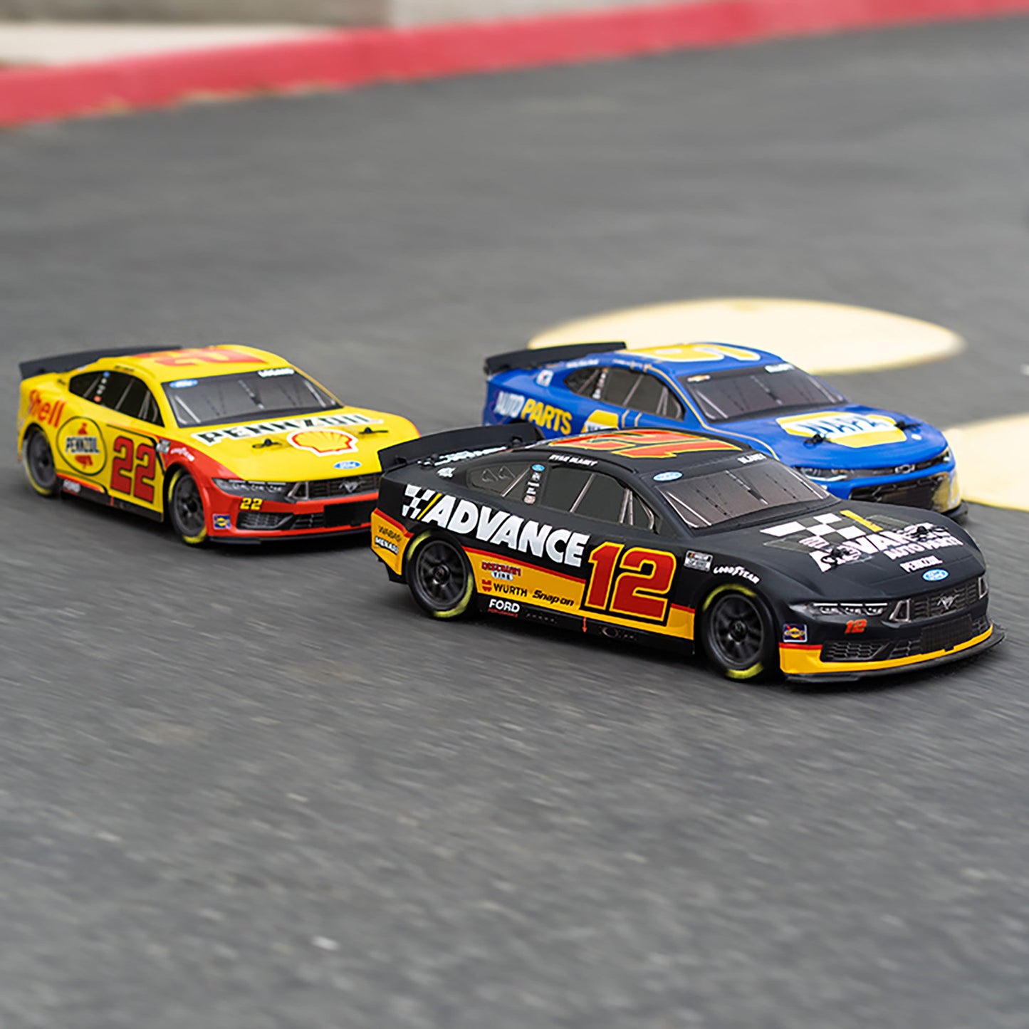 1/12 NASCAR RC Racecar Ready to Run with Battery and Charger (Ryan Blaney #12 Advanced Auto 2025 Ford Mustang) (LOS1122512)_21