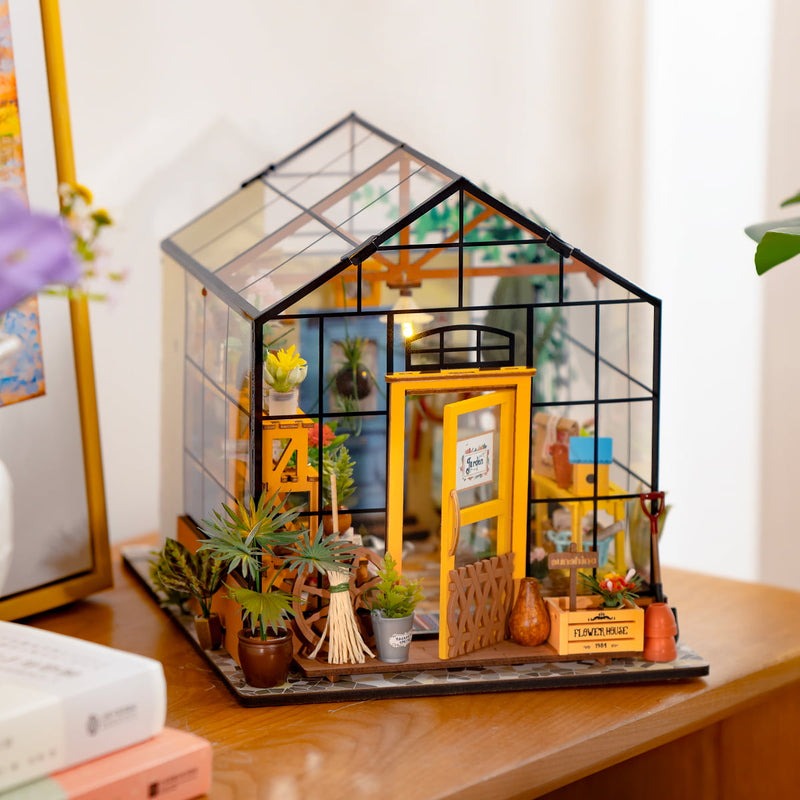 Cathy's Flower House  Miniature Wooden Model Kit (ROEDG104)