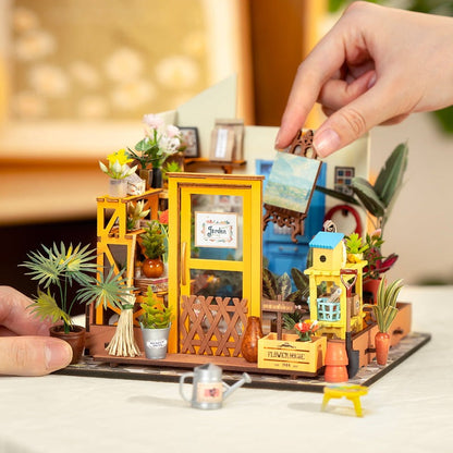 Cathy's Flower House  Miniature Wooden Model Kit (ROEDG104)
