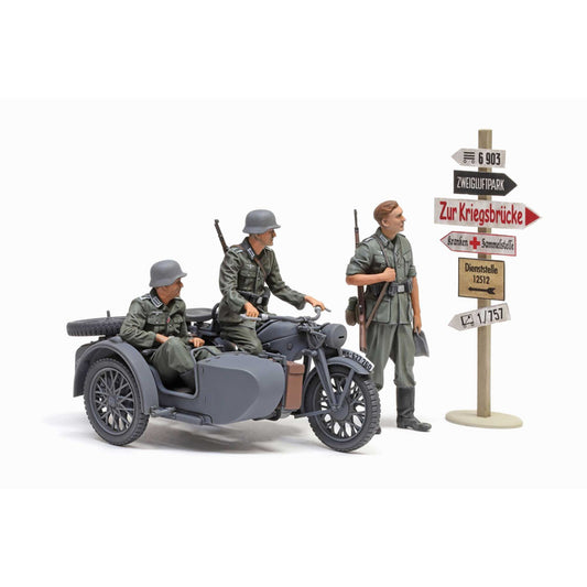 1/35 KS600 Motorcycle with Sidecar Plastic Model Kit (TAM35384)