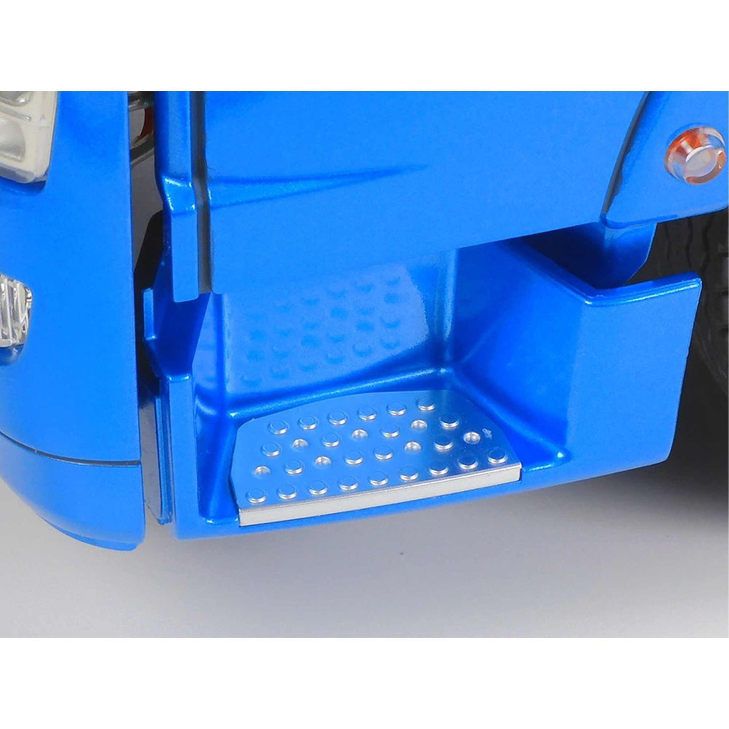 1/14 Man TGX 26.540 10X8 XLX Kit in Light Metallic Blue (TAM56370)