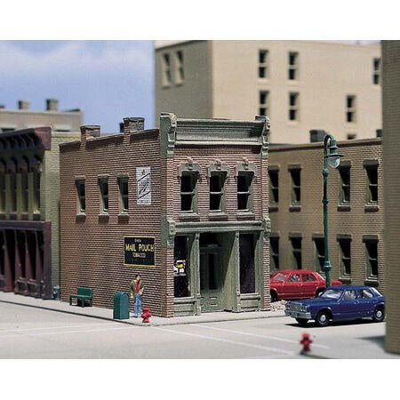 N KIT DPM Cricket's Saloon Model Kit (WOO51100)