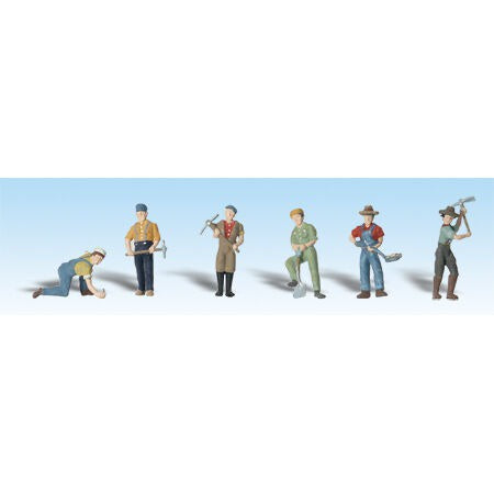 O Track Workers Figures (WOOA2723)