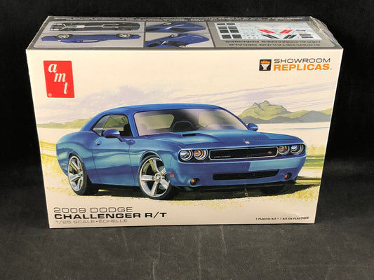 1/25 2009 Dodge Challenger R/T Plastic Model Kit (AMT1117)