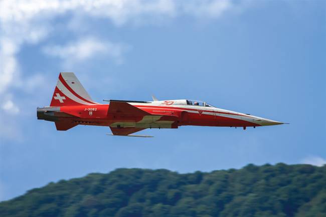 1/72 F-5E Tiger II Patrouille Suisse 50th Anniversary Plastic Model Kit (ITA1395)